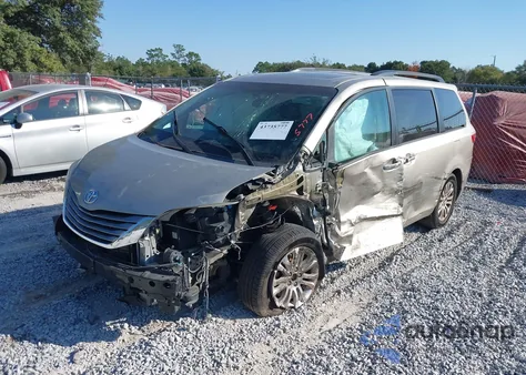 2015 Toyota Sienna Xle 8 Passenger z USA, uszkodzony, nr VIN 5TDYK3DC4FS681031
